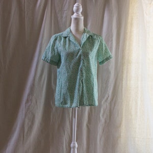 Vintage 1980s Green and White Floral Short Sleeve Blouse