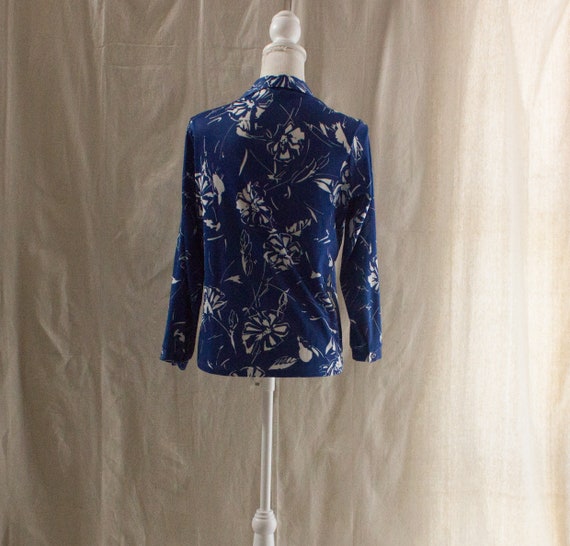 Vintage 1970s Blue and White Floral Blouse - image 3
