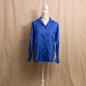 Bluzka w stylu vintage z lat 80. w kolorze niebieskim z dużymi kieszeniami