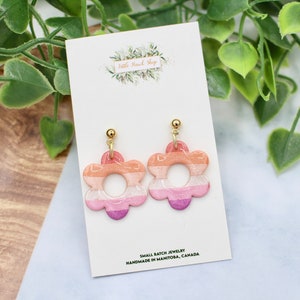 Lesbian Flower Earrings, Lesbian Pride Earrings, Lesbian Earrings, Lesbian floral earrings, Floral Lesbian Earrings,