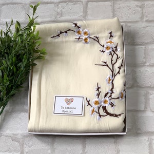 Gestickter Faden Pashmina Creme Schal / Damen Winterschal Hijab Kopftuch / Geschenke für Sie / Geburtstags-Weihnachtsgeschenke