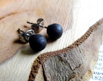 Schwarze Holz Ohrstecker Ohrringe // Kleine Kreis Ohrstecker // Handgefertigt // Geschenktüte