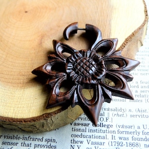 Boucle d'oreille bio en bois faite à la main petite étoile de fleur de chardon//hommes femmes boucles d'oreilles faux brancard crochet jauge bouchon faux bois végétalien + sac cadeau