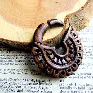 Boucle d'oreille bio en bois fait main, petit cadenas femme homme//faux extenseur crochet jauge plug boucles d'oreilles boucle d'oreille en bois imitation végétalien//sac cadeau