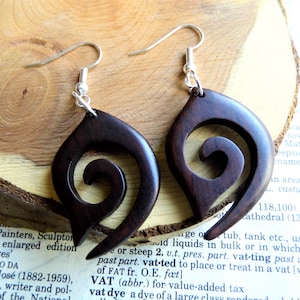 Boucles d'oreilles pendantes en bois faites main, créoles spirales en argent sterling plaqué bois pour femmes, petite boucle d'oreille tribale bio marron écologique + sac cadeau