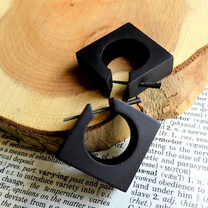 Boucles d'oreilles créoles en bois faites main en bois carré géométrique noir BIO / Créole bohème festival pour femmes / / Eco végétalien durable / / Sac cadeau