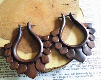 Boucles d'oreilles en bois bio Créoles anti-feu // Boucles d'oreilles tribales en bois sculpté à la main pour femme, très grande taille marron // Eco Vegan Sustainable // Sac cadeau