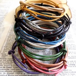 Echt lederen koord surf wrap armband armband enkelbandje Boho surfer beach oceaan VOLLEDIG VERSTELBARE manchet armband enkelbandje Unisex voor mannen of vrouwen