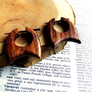 Créoles faites main en bois bio 3 cm petite/moyenne // Boucles d'oreilles ethniques tribales en bois écologiques pour femmes de la plage // Bâton festival végétalien // Sac cadeau
