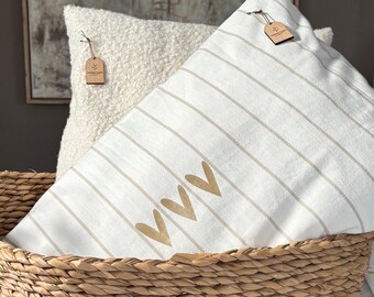 Funda de almohada a rayas con corazones