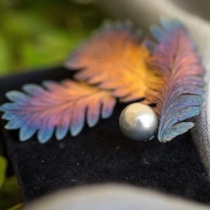 Sterling Silver Floral Brooch with Large Tahitian Pearl
