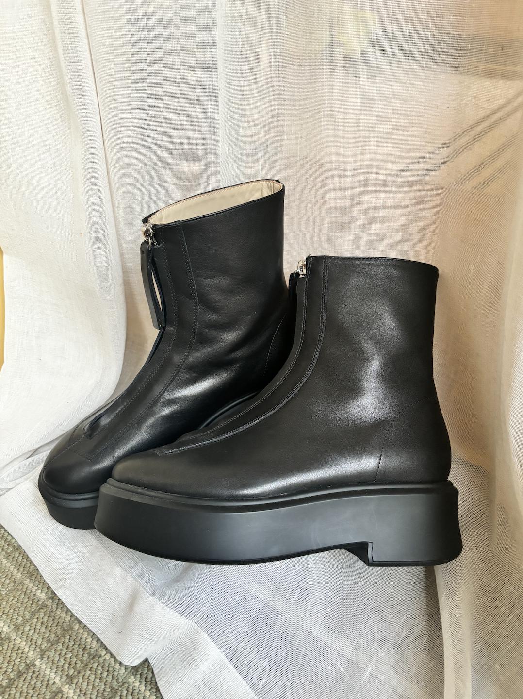 The Row Zipped Leather Ankle Boots Size