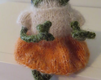Hand Knitted Posable Froggy - Dot Pebbles pattern by Claire Garland