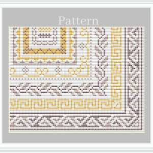 Könnte beinhalten: Ein Kreuzstichmuster mit einem geometrischen Design in Braun-, Gelb- und Weißtönen. Das Muster trägt den Titel "Pattern".