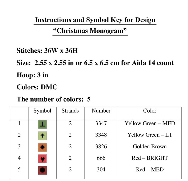 Puede incluir: Un gr&aacute;fico de punto de cruz con instrucciones y una clave de s&iacute;mbolos para un dise&ntilde;o de monograma navide&ntilde;o. El gr&aacute;fico muestra 5 colores diferentes con sus n&uacute;meros de hilo DMC correspondientes y sus s&iacute;mbolos. El dise&ntilde;o tiene 36 puntos de ancho por 36 puntos de alto y requiere un aro de 7,6 cm de di&aacute;metro.