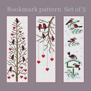 以下が含まれることがあります： 「Bookmark pattern Set of 3」と書かれた3種類のクロスステッチのしおりパターンセット。白のグリッド背景に、赤、黒、茶、緑の色で鳥、木、ハートのモチーフが描かれており、3つの縦列に配置されています。