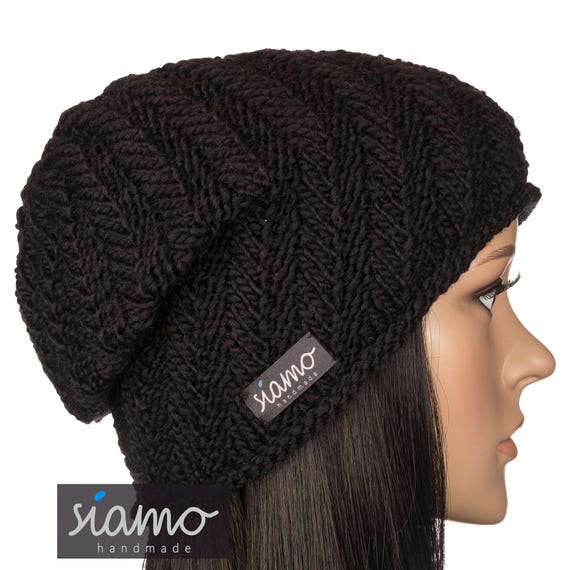 Schwarze Merino Beanie SERFAUS | Handgestrickte Unisex Mütze | Damen- & Herrenmütze | Warme Wintermütze aus Merinowolle von siamo-handmade
