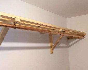 Estante de listones con barra de cobre para colgar - Hecho a medida