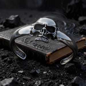 Harley Rider Retro Skull Open Bangle Bracelet / Gothic Punk Style / Unisex / Minimalist