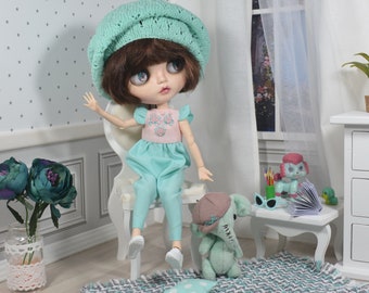 Embroidery overalls and knitted beret for blythe.