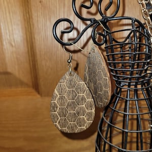 Teardrop Honeycomb Bee Boucles d’oreilles en bois gravées au laser