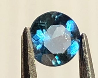 Zafiros de Madagascar naturales redondos: Gemas de joyería de color azul intenso (2 mm-4 mm)