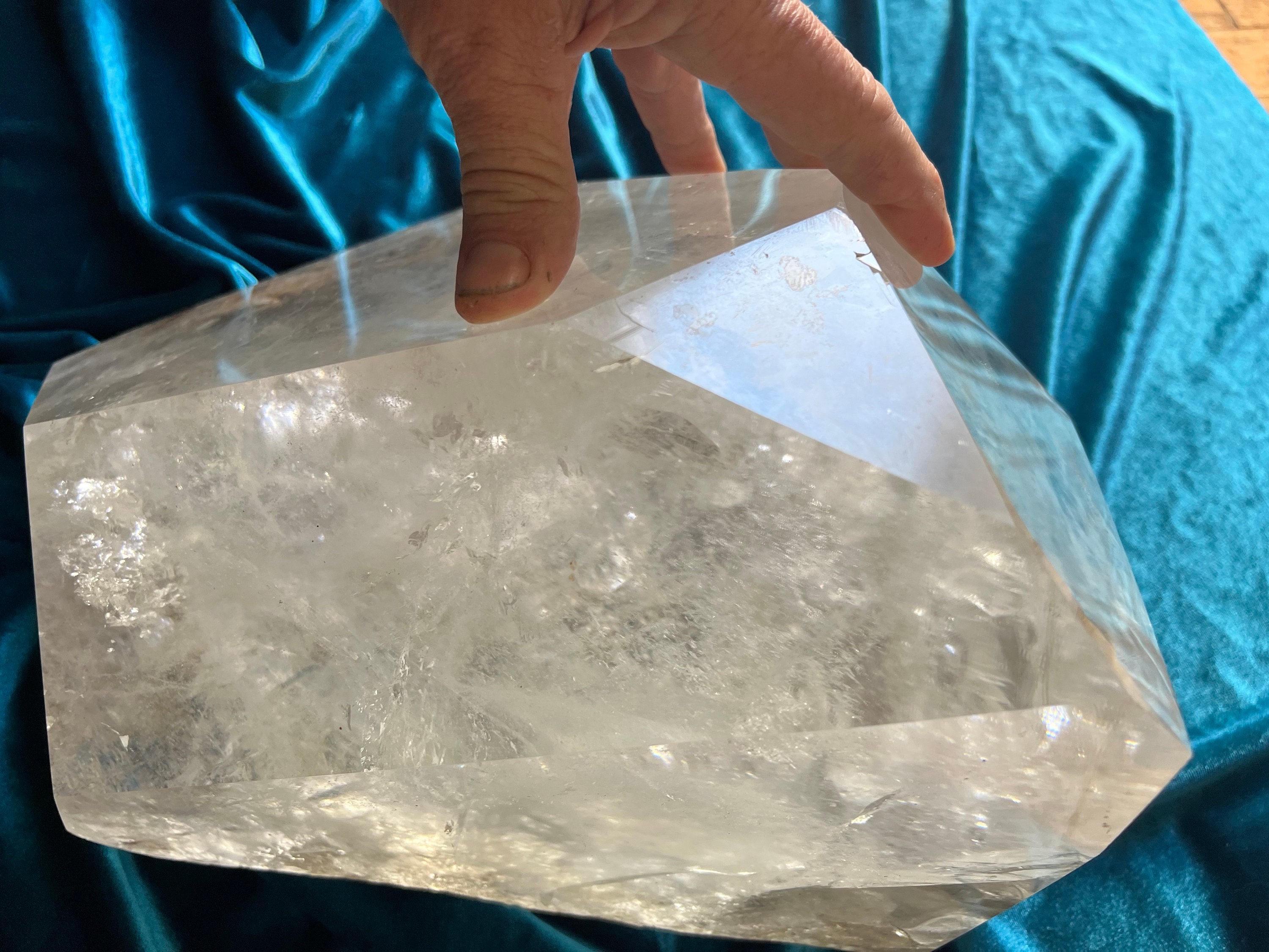 Punta gigante de cristal de cuarzo pulido de 36 libras - 81.500 quilates