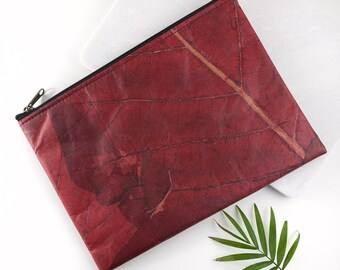 Clutch Bag in Leaf Leather - Berry Red
