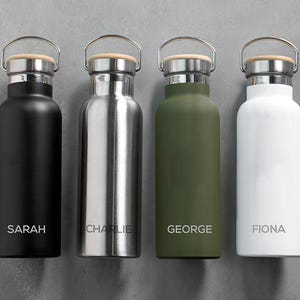 Personalisierte 17-Unzen-Trinkflasche mit Bambusdeckel - Horizontal