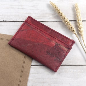 Cardholder in Leaf Leather - Berry Red