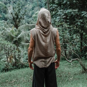 This grey hoodie jacket is a perfect blend of bohemian charm and shamanic essence, designed for those who appreciate the freedom of movement and the allure of tribal aesthetics.