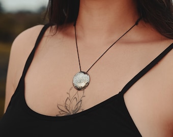 Specchio sciamanico in argento sterling: talismano spirituale balinese realizzato a mano.