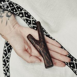 Artisan-Crafted Kuripe Pipe for Hapé Ceremony Rituals - Polished Pal Wood
