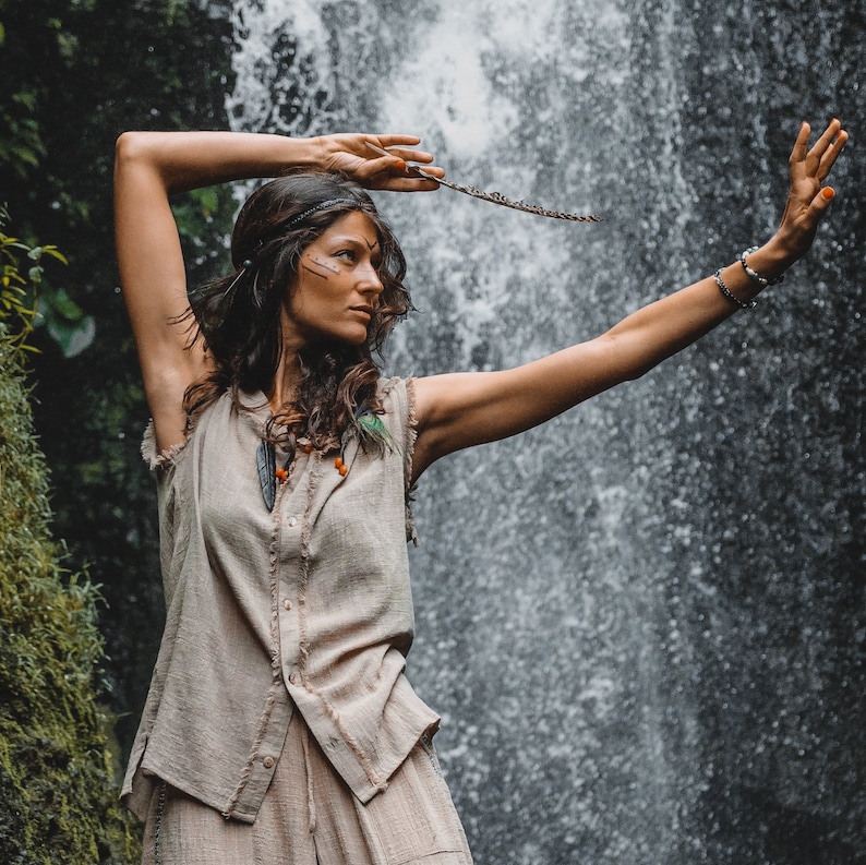 This grey hoodie jacket is a perfect blend of bohemian charm and shamanic essence, designed for those who appreciate the freedom of movement and the allure of tribal aesthetics.