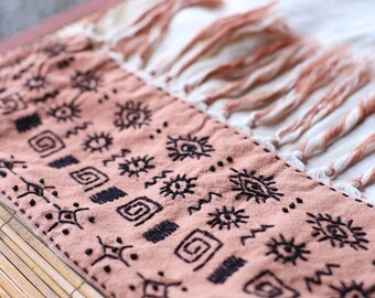 Rituele handgemaakte kleding • Natuurlijke raw linnen roze poncho • Tribal Boho stijl etnische sjamanistische bedrukte hoodie • Boho vest Kleding Gender-neutrale kleding volwassenen Ponchos 
