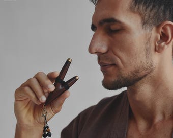 Palisandrowa fajka Kuripe: ręcznie robiony aplikator do tabaki w stylu szamańskim