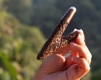 Kuripe-pijp van palissander: met de hand gesneden | Zilveren doppen | Handgemaakte Balinese sjamanistische Hape zelfapplicator
