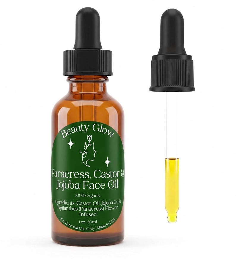 Pu&ograve; includere: Flacone di vetro marrone di Beauty Glow Paracress, Castor & Jojoba Face Oil con contagocce nero. L'etichetta verde presenta testo bianco e un'illustrazione botanica. La bottiglia contiene 30 ml di olio.