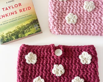 crochet chunky flower power book sleeve