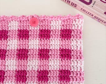 crochet monochrome plaid book sleeve