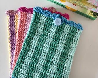 crochet striped book sleeve