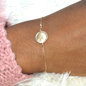 Damen Armband Kleine aufwendige Medaille und Zirkonstein in vergoldet 750/1000 garantiert ohne Nickel hypoallergische Feinkette