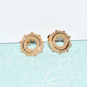 Earrings circles with fine carvings in gold plated 750/1000 guaranteed hypoallergic nickel free
