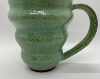 Green hand thrown stoneware mug, Red clay mug, Textured mug, Green coffee mug, Coffee mug, Glossy green mug