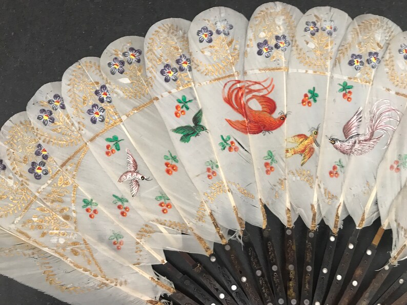France 1820-1830 fan of painted duck feathers antique French gouache-painted white duck/'s feathers fan