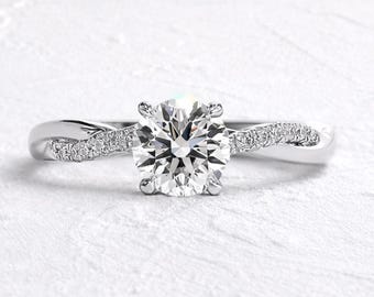 Anillo de compromiso redondo de 1 quilate con diamante cultivado en laboratorio, banda retorcida con pavé, oro de 14 quilates.