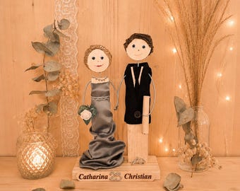 Personalized money gift for a silver wedding anniversary - Handcrafted wooden figure with engraving for a 25th anniversary - Anniversary decoration gift idea