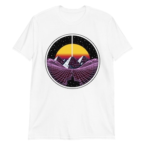 Maglietta Synthwave Egyptian Pyramids, maglietta psichedelica retrò anni '80, maglietta Vaporwave, vestiti estetici Retrowave, abbigliamento Vaporwave Bianco