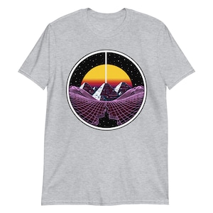 Maglietta Synthwave Egyptian Pyramids, maglietta psichedelica retrò anni '80, maglietta Vaporwave, vestiti estetici Retrowave, abbigliamento Vaporwave Sport Grey