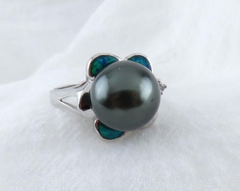 Black Pearl Ring / 925 Sterling Silver Ring with Opal Leaf / Simple Pearl Ring, Minimalist Jewelry